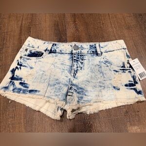 Size 5 Hippie Laundry White and Blue Tie-Dye Denim Cutoff Shorts